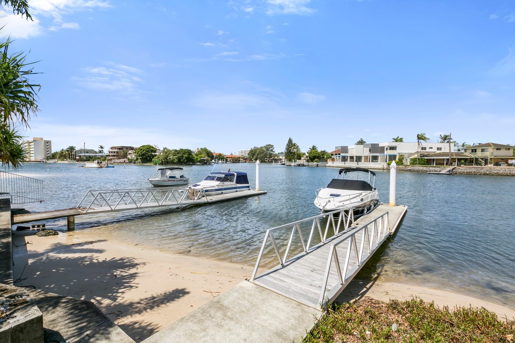 2/10 Ray Street, Runaway Bay, QLD 4216