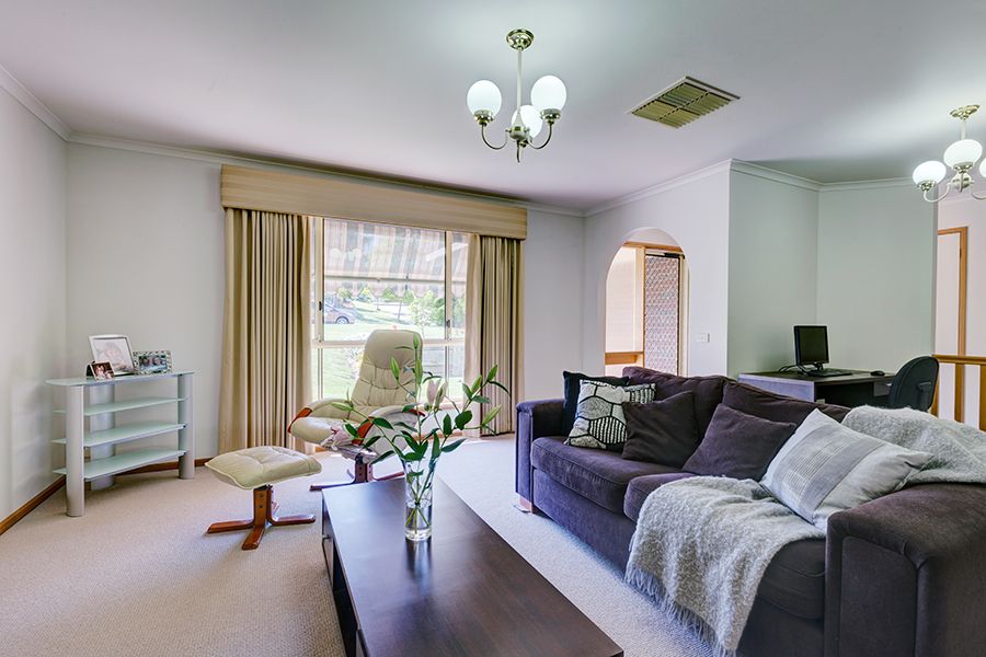15 Doulton Drive, West Albury, NSW 2640