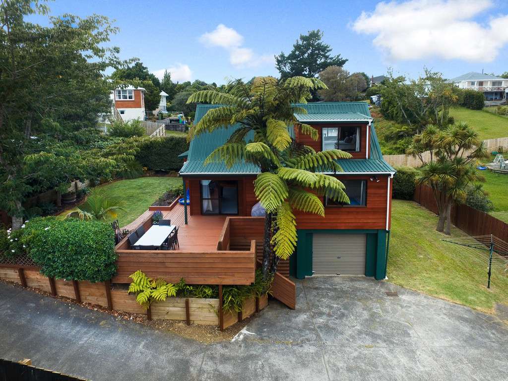 2/21 Castaing Crescent photo 2