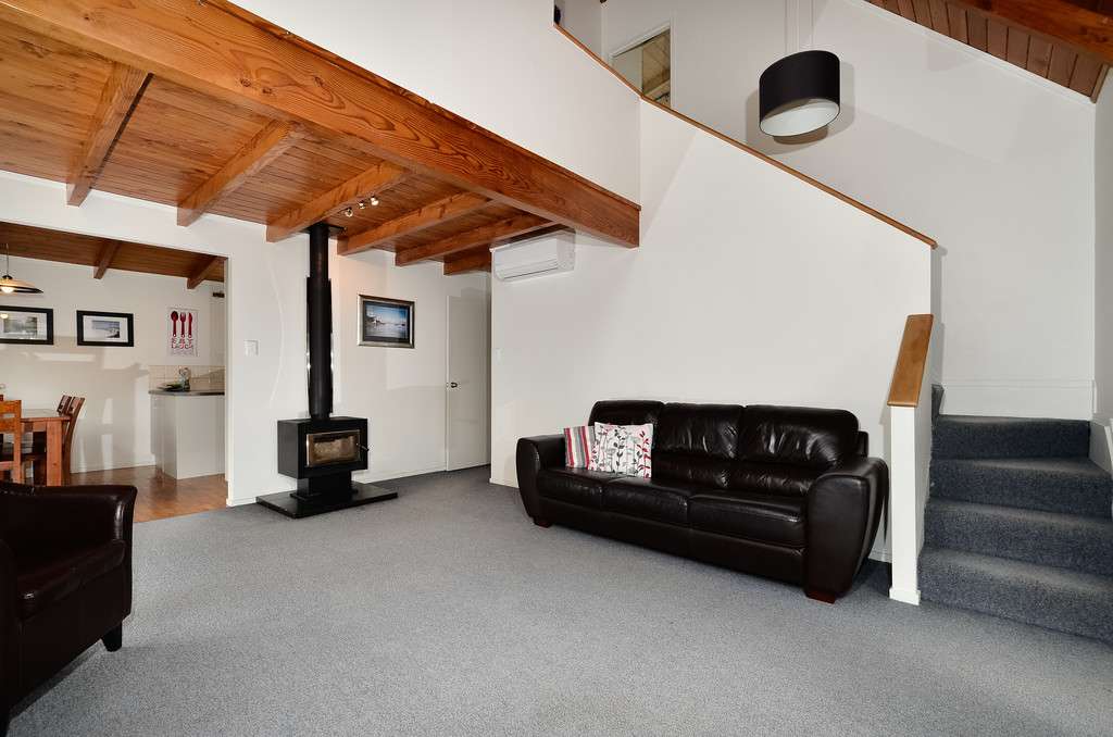 2/21 Castaing Crescent photo 5