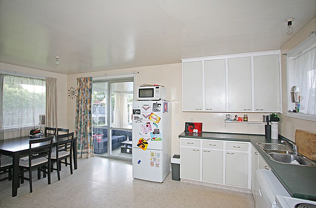 2 Willowview Drive, Redwood, Christchurch City
