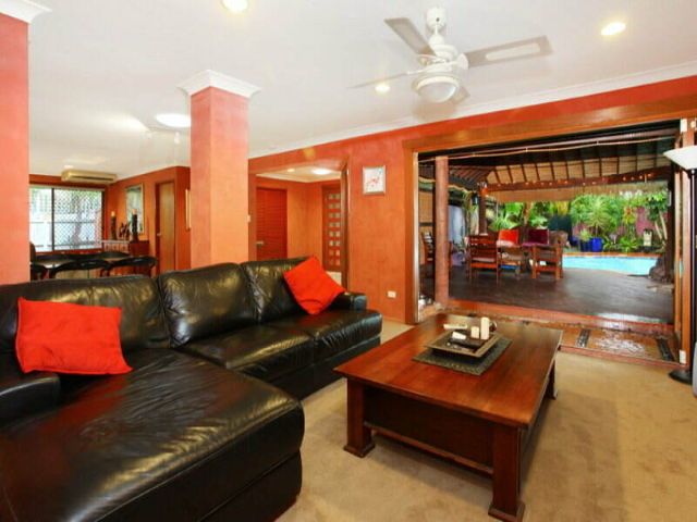 10 Dunbarton Avenue, Bundall, QLD 4217