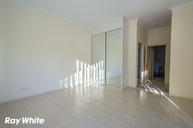 8A Success Street, GREENFIELD PARK, NSW 2176
