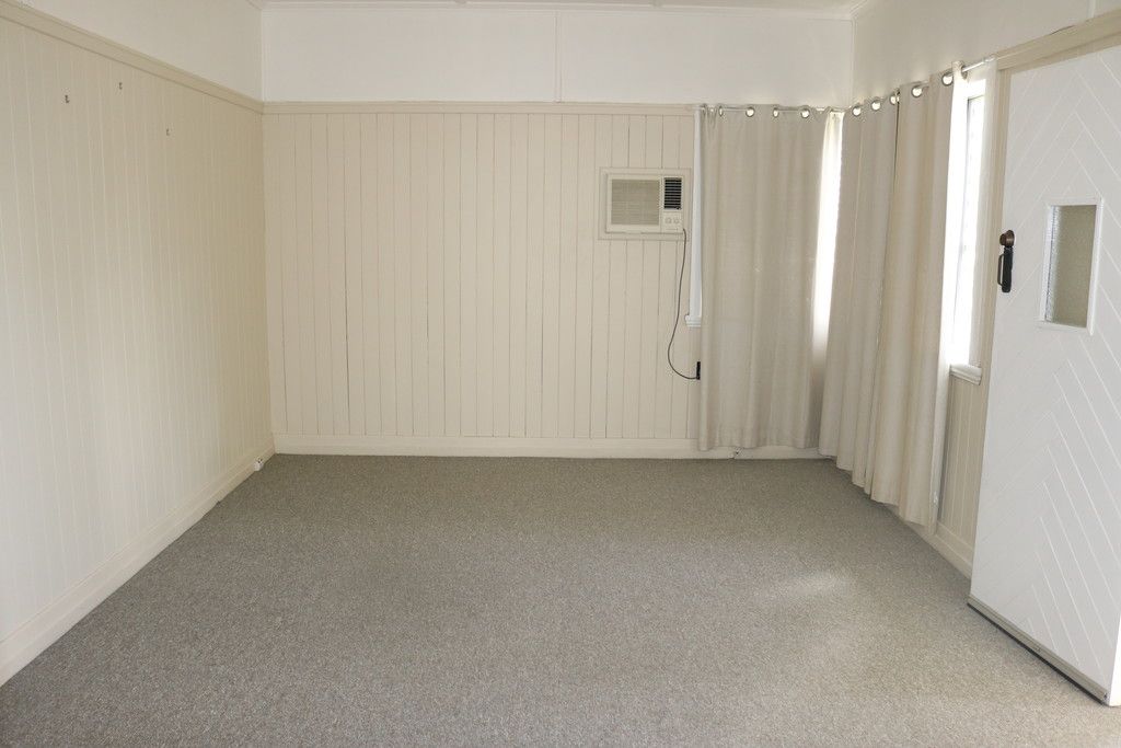 121 Glebe Road, Silkstone, QLD 4304