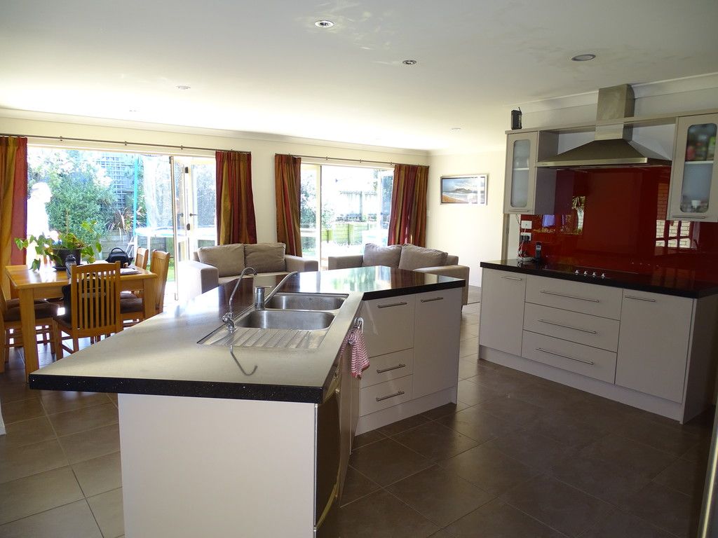 5 Ernest Shackleton Place, Waiuku, Franklin