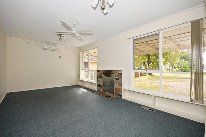 30 Cambridge Road, Mooroolbark, VIC 3138