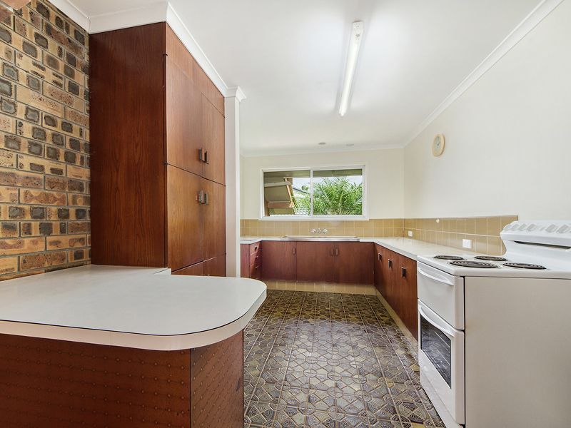 19 Grevillia Avenue, Southport, QLD 4215