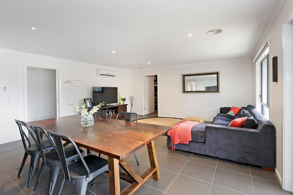 24 Nankeen Avenue, LARA, VIC 3212