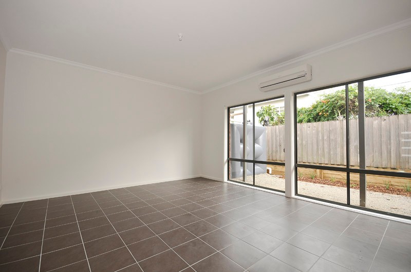 2/10 Tulip Crescent, BORONIA, VIC 3155