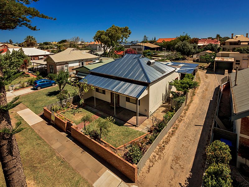 100 Fitzgerald Street, Beachlands, WA 6530