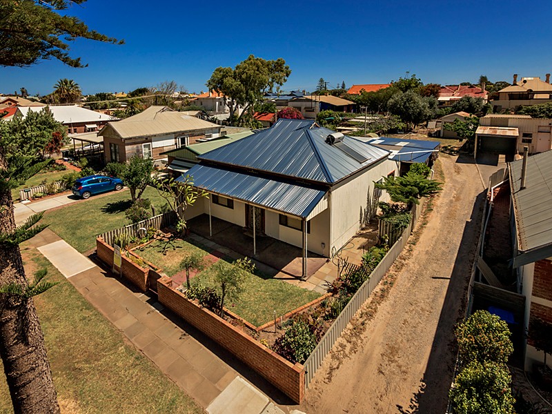 100 Fitzgerald Street, Beachlands, WA 6530