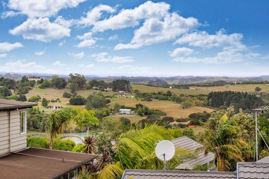 107 Sandspit Road, Shelly Park, Manukau City