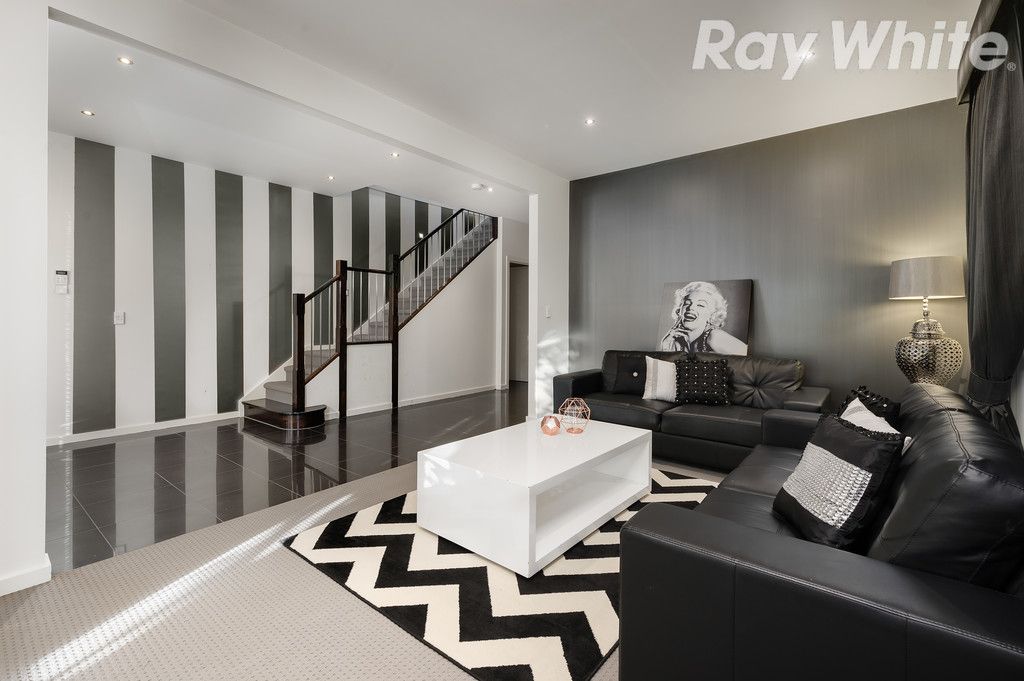 24 Songbird Cresent, South Morang, VIC 3752