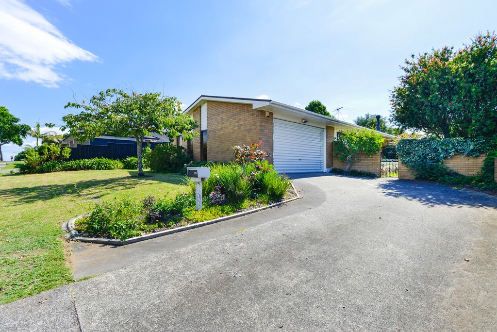 29 Prince Regent Drive, Half Moon Bay, Manukau City
