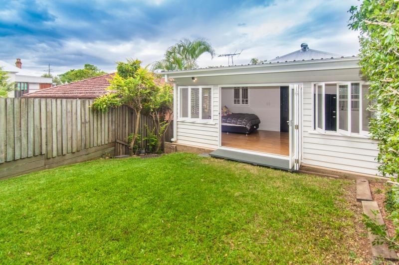 15 Water Street, Red Hill, QLD 4059