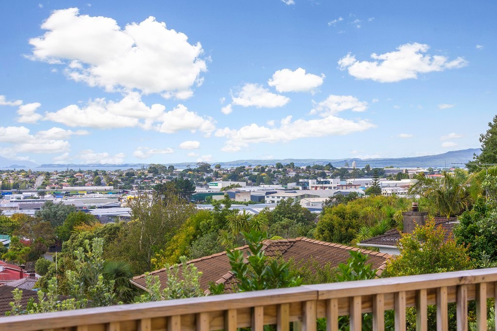 2/60 Chivalry Road, Glenfield, North Shore City