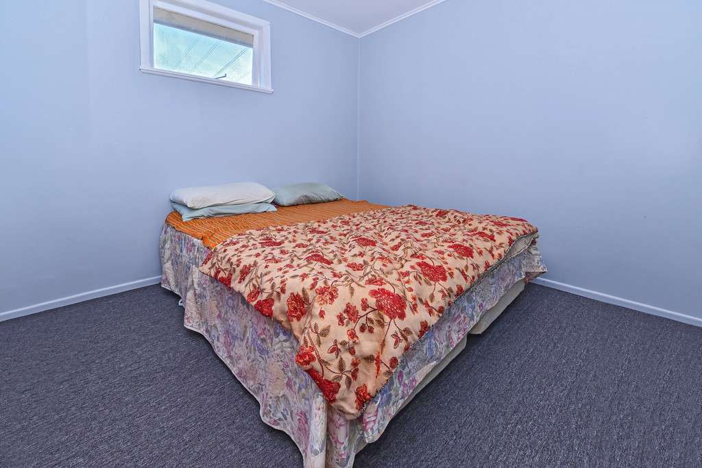 114 Clayton Avenue photo 4