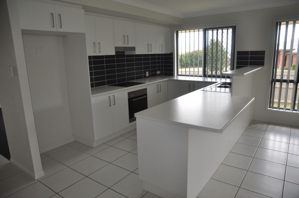 8 Koel Crescent, Highfields, QLD 4352