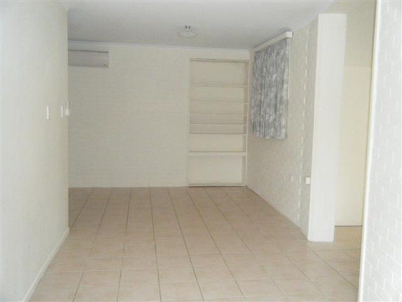 6/7 Robert, Torquay, QLD 4655