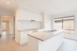27 Belleview Crescent, Beveridge, VIC 3753