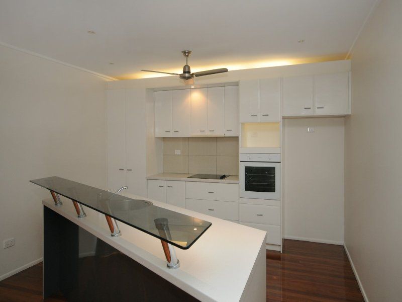 5 Garvey Street, MOUNT LOFTY, QLD 4350