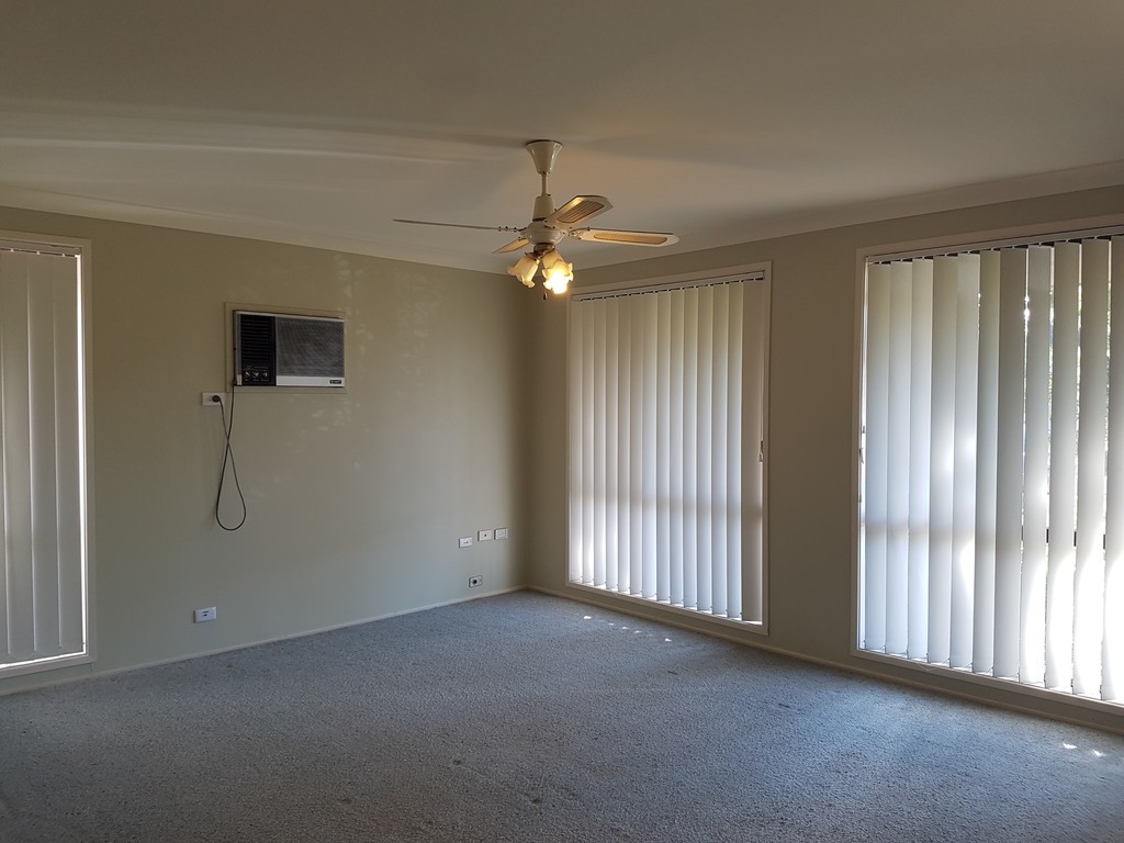 18 Cusack Place, St Helens Park, NSW 2560