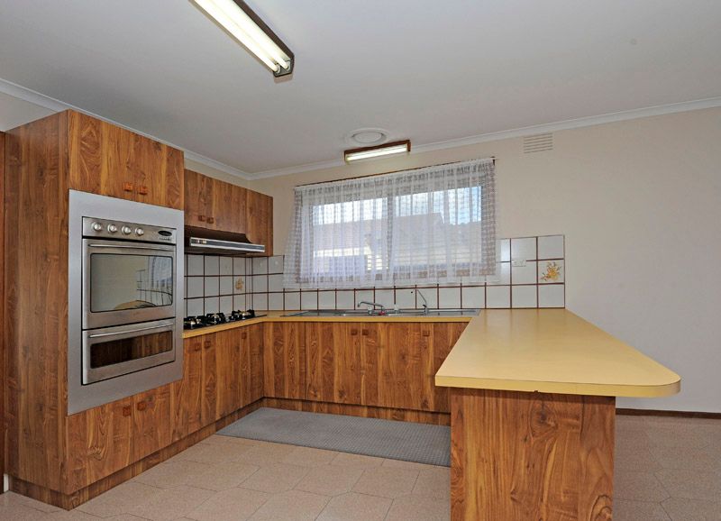 32 Streeton Circuit, MILL PARK, VIC 3082