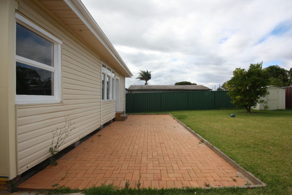 10 Chisholm Street, Bradbury, NSW 2560