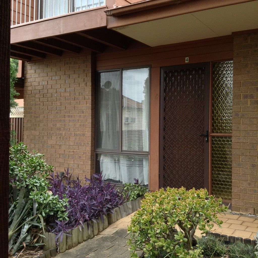 4/8 Margaret Street, Minto, NSW 2566
