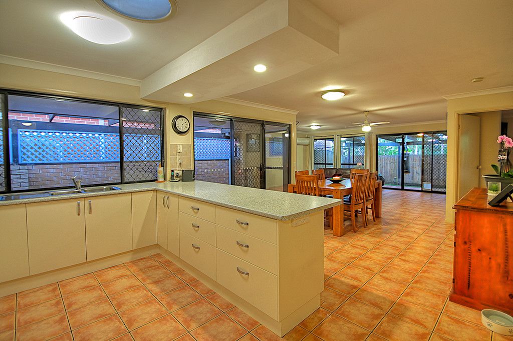 5 Chiswick Place, Forest Lake, QLD 4078