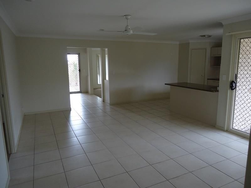4 Sandpiper Circuit, EAGLEBY, QLD 4207