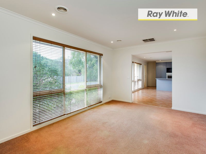 220 Eighth Avenue, Rosebud, VIC 3939