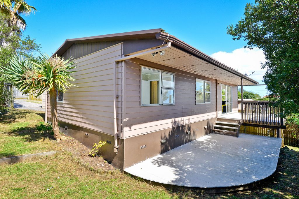2/15 Aeroview Drive, Beach Haven, North Shore City