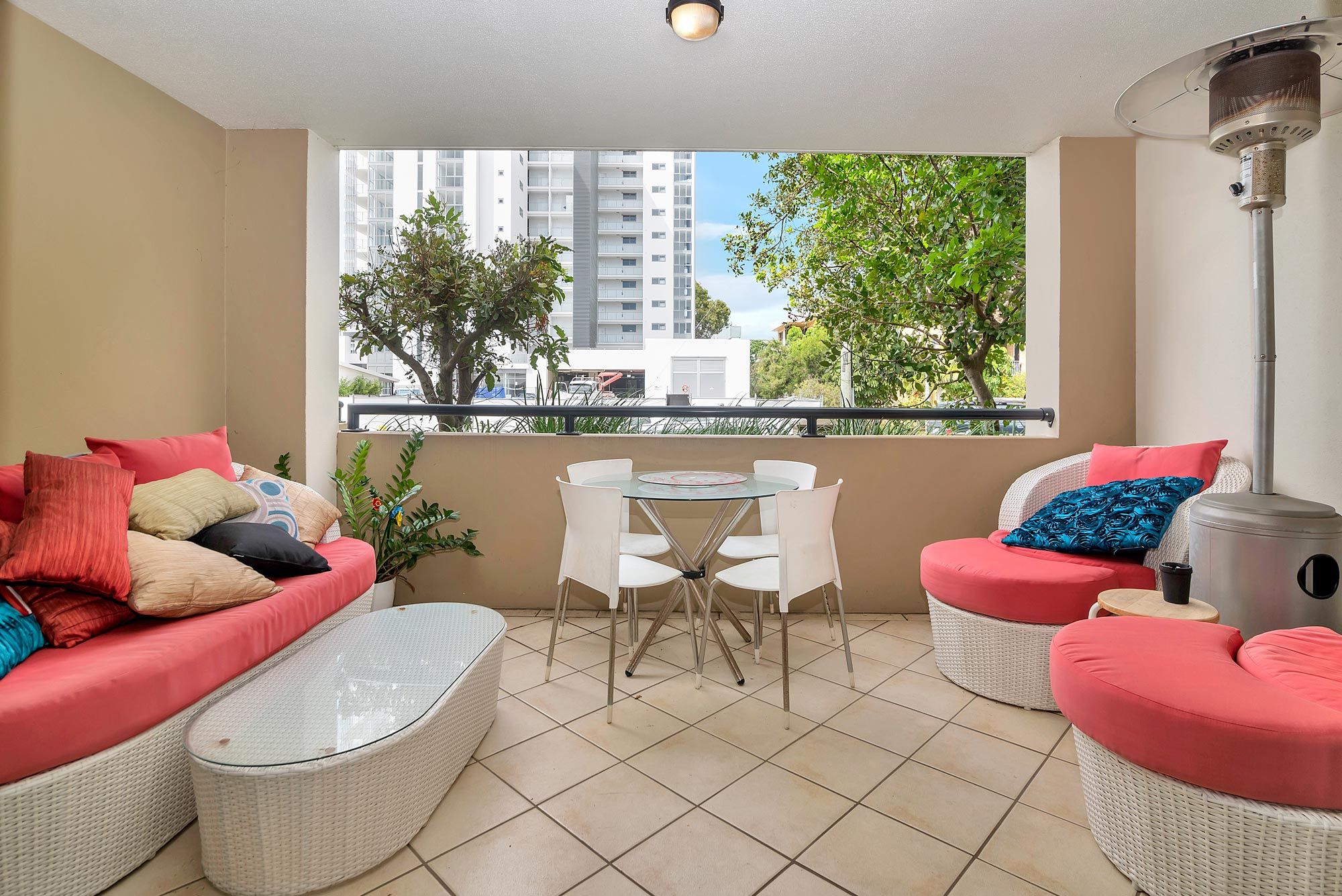 121/392 Marine Parade, Labrador, QLD 4215