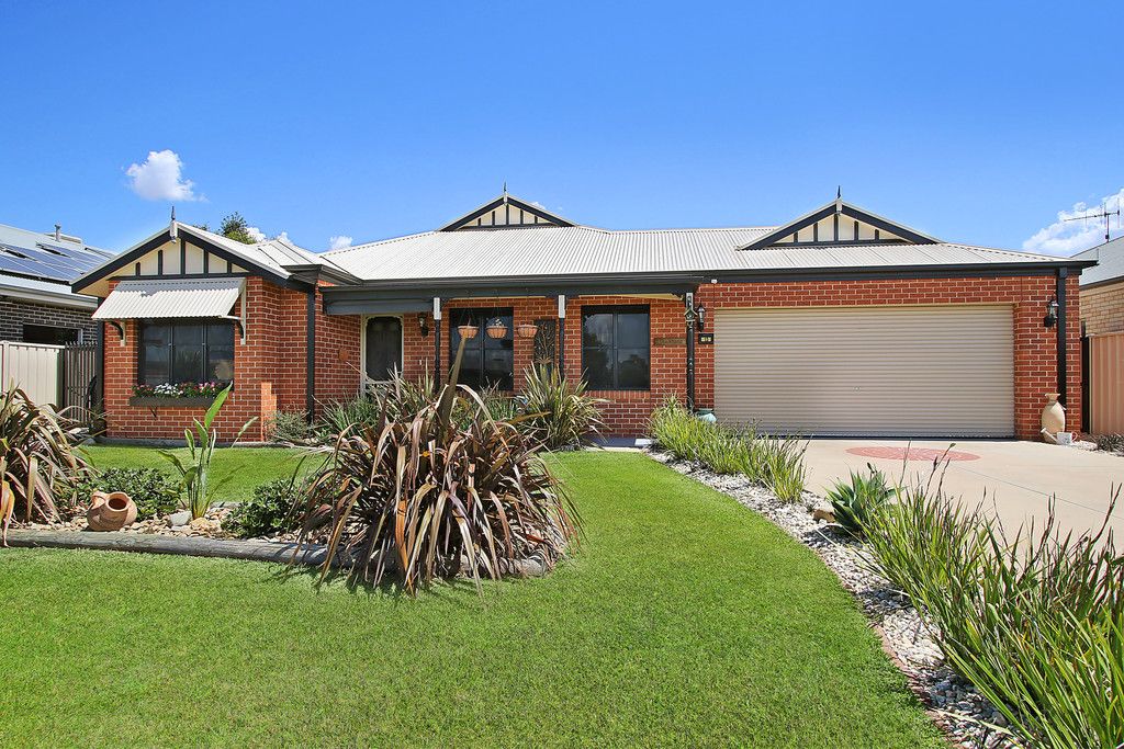 13 Champagne Crescent, Yarrawonga VIC 3730