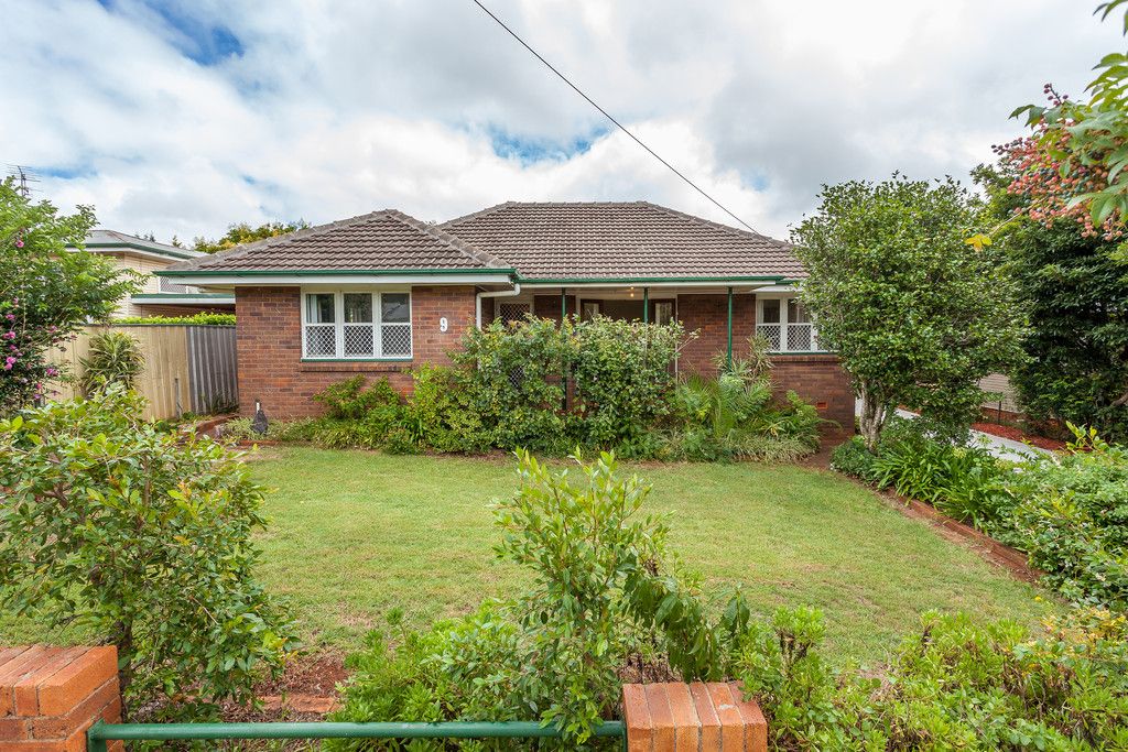 9 Drayton Road, Harristown QLD 4350