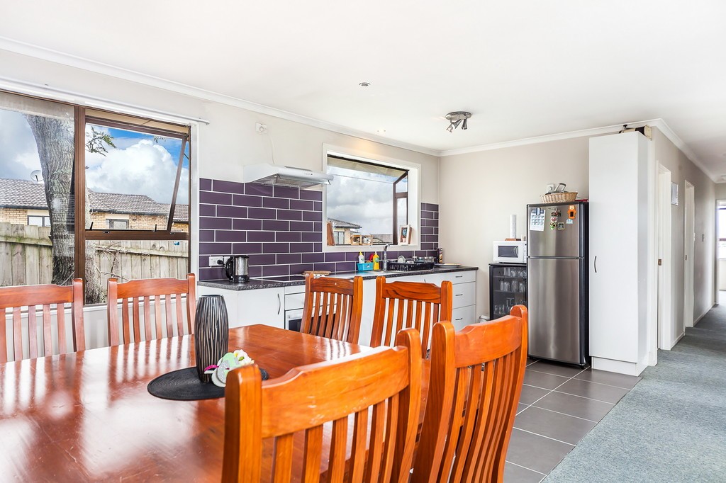 1/185A Royal Road, Massey, Waitakere City