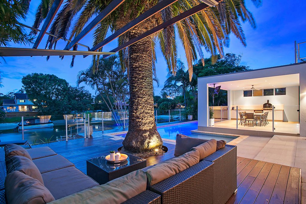 7 Coobowie Street, Broadbeach Waters QLD 4218