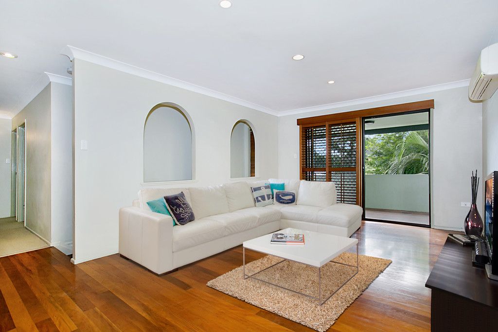 8 Raymond Avenue, Bundall QLD 4217
