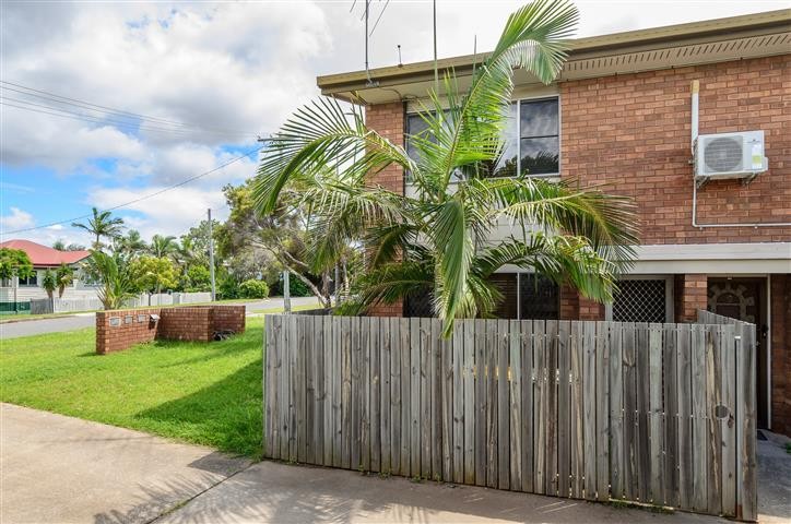 1/4 Wilmott Street, West Gladstone, QLD 4680