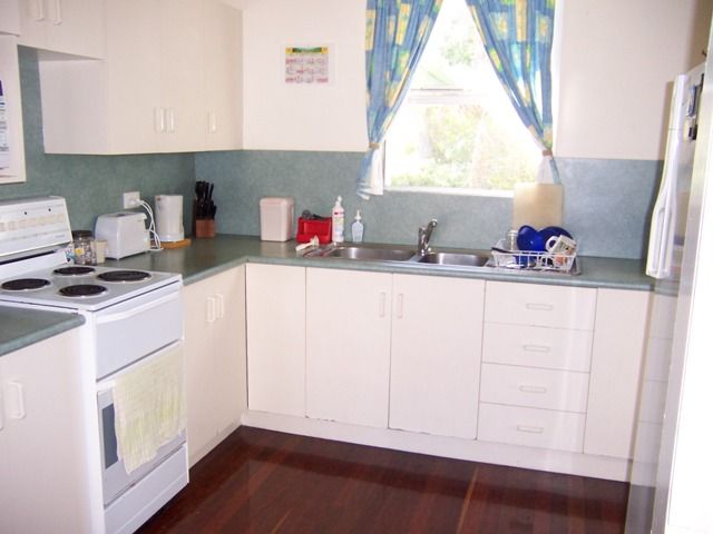 9 Ray Street, Cooee Bay, QLD 4703