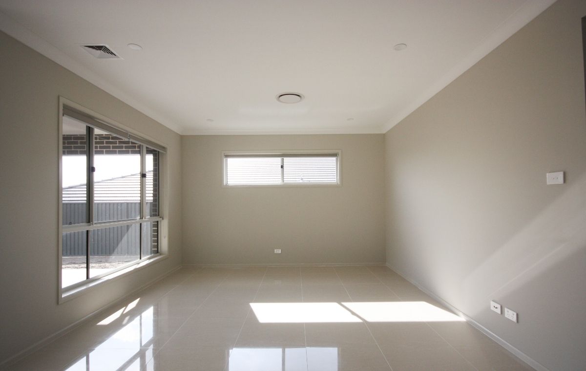 32 Thorpe Circuit, Oran Park, NSW 2570