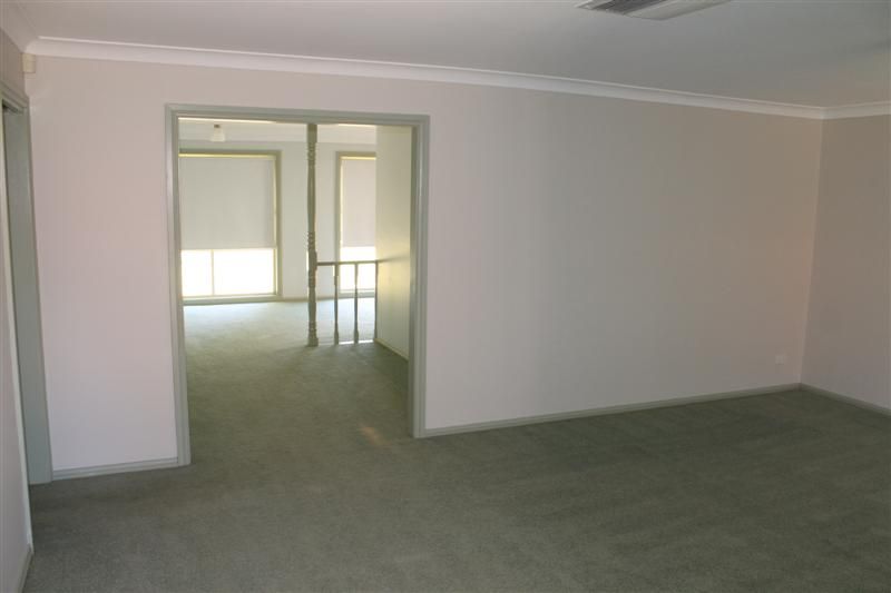 1/4 Clearwater Place, Dubbo, NSW 2830