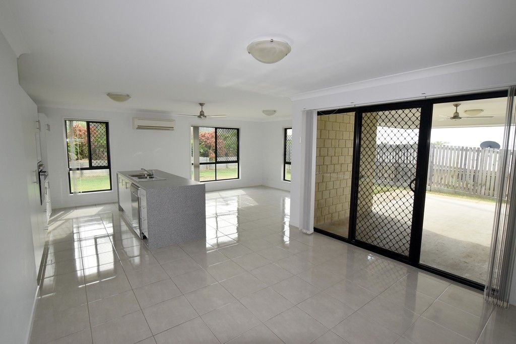 34 Liriope Drive, Kirkwood, QLD 4680