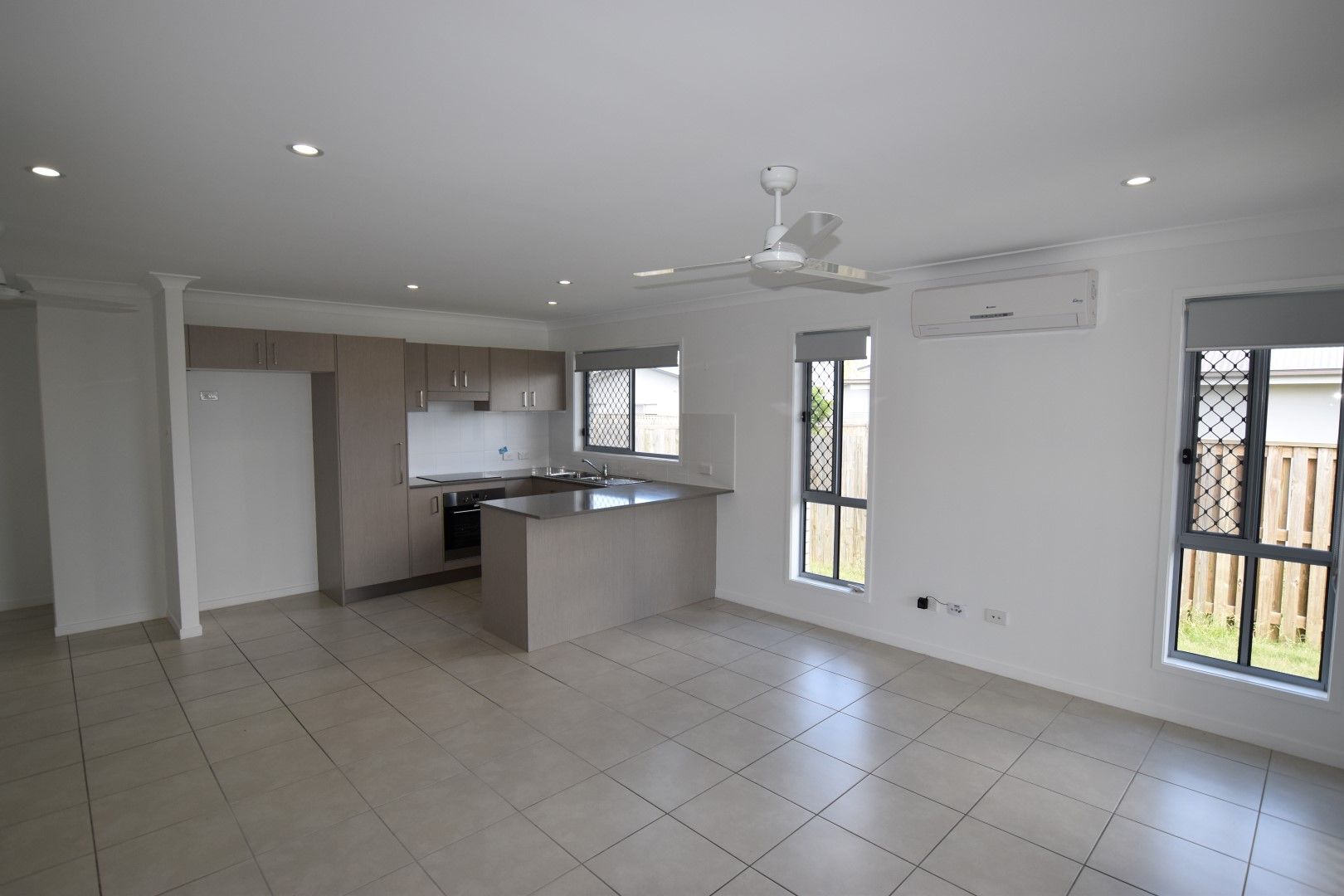 2/1 Amber Street, Kirkwood, QLD 4680