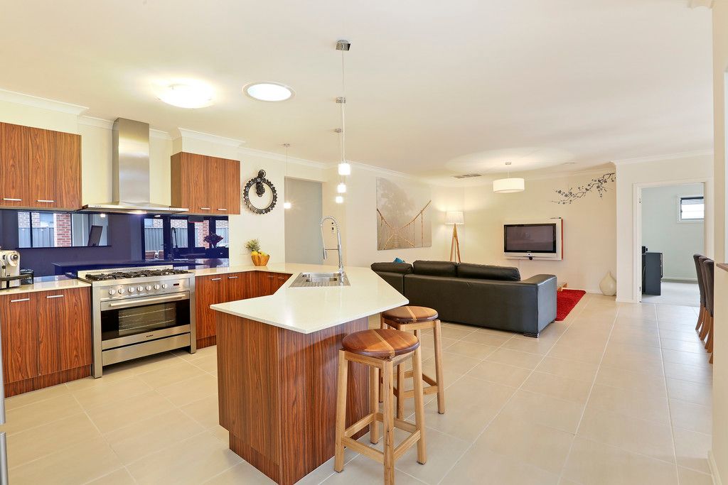 10 Barbara Drive, Lara, VIC 3212