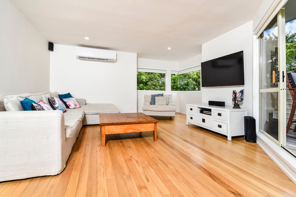 28b Aeroview Drive, Beach Haven, North Shore City