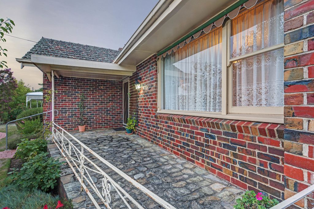 6 Service Street, Lake Wendouree, VIC 3350