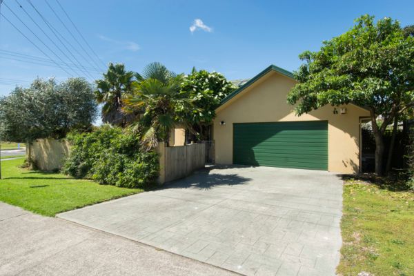 308 Papamoa Beach Road, Papamoa, Tauranga City