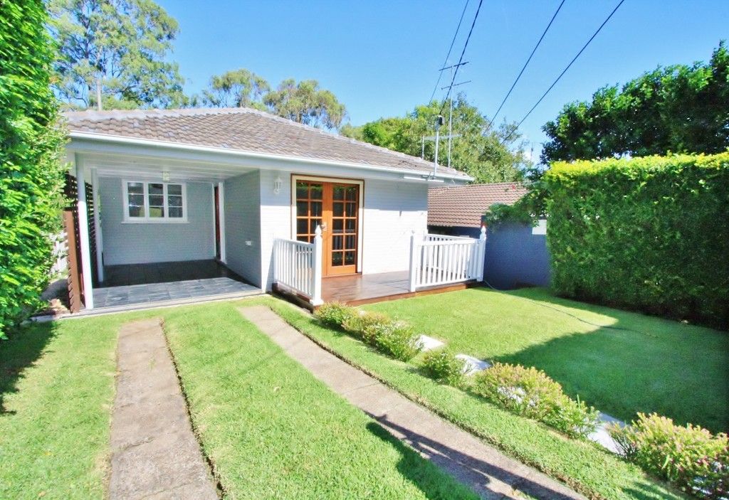 32 Dobbs Street, Holland Park West, QLD 4121